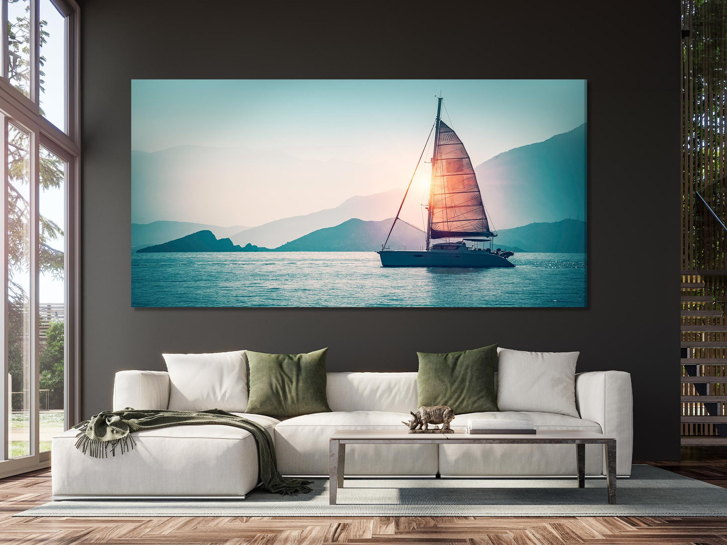 Canvasprint zeilboot bij zonsondergang - XXL nautische wanddecoratie, schilderachtig zeegezicht met bergachtergrond, kustdecoratie voor de woonkamer