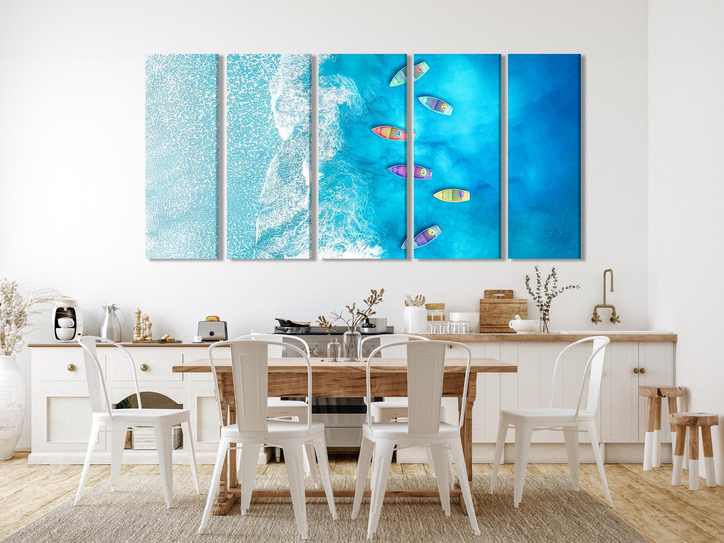 Art mural côtier – Bateaux colorés dans l'océan – Impression sur toile – Vue aérienne de plage – Déco nautique moderne pour salon ou salle à manger