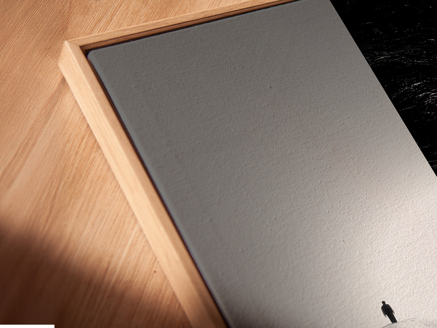 A close-up shot reveals a canvas print in a floating frame. The floating frame gives the artwork a modern gallery look. The canvas appears to float freely within the frame. Experience the unique appeal of floating frames.