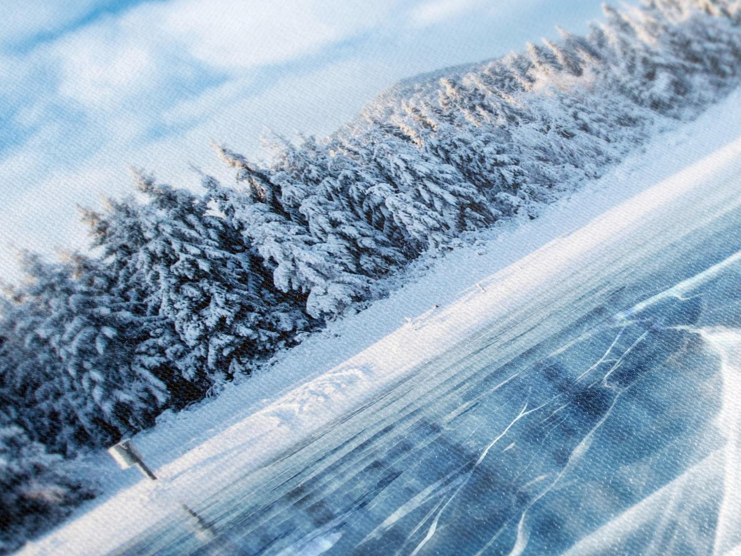 얼어붙은 호수 겨울 풍경 캔버스 프린트 – 대형 눈 덮인 숲 벽 예술, 얼음 덮인 자연 풍경, 거실이나 사무실을 위한 겨울 풍경 장식