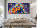 Canvasprint van een dynamische bassist – Explosieve kleurenspatmuziekdecoratie, levendige jazzfunkenergie