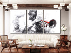 Canvasprint van een zwart-witte trompettist – accent van een rood instrument, dramatisch jazzkunstwerk