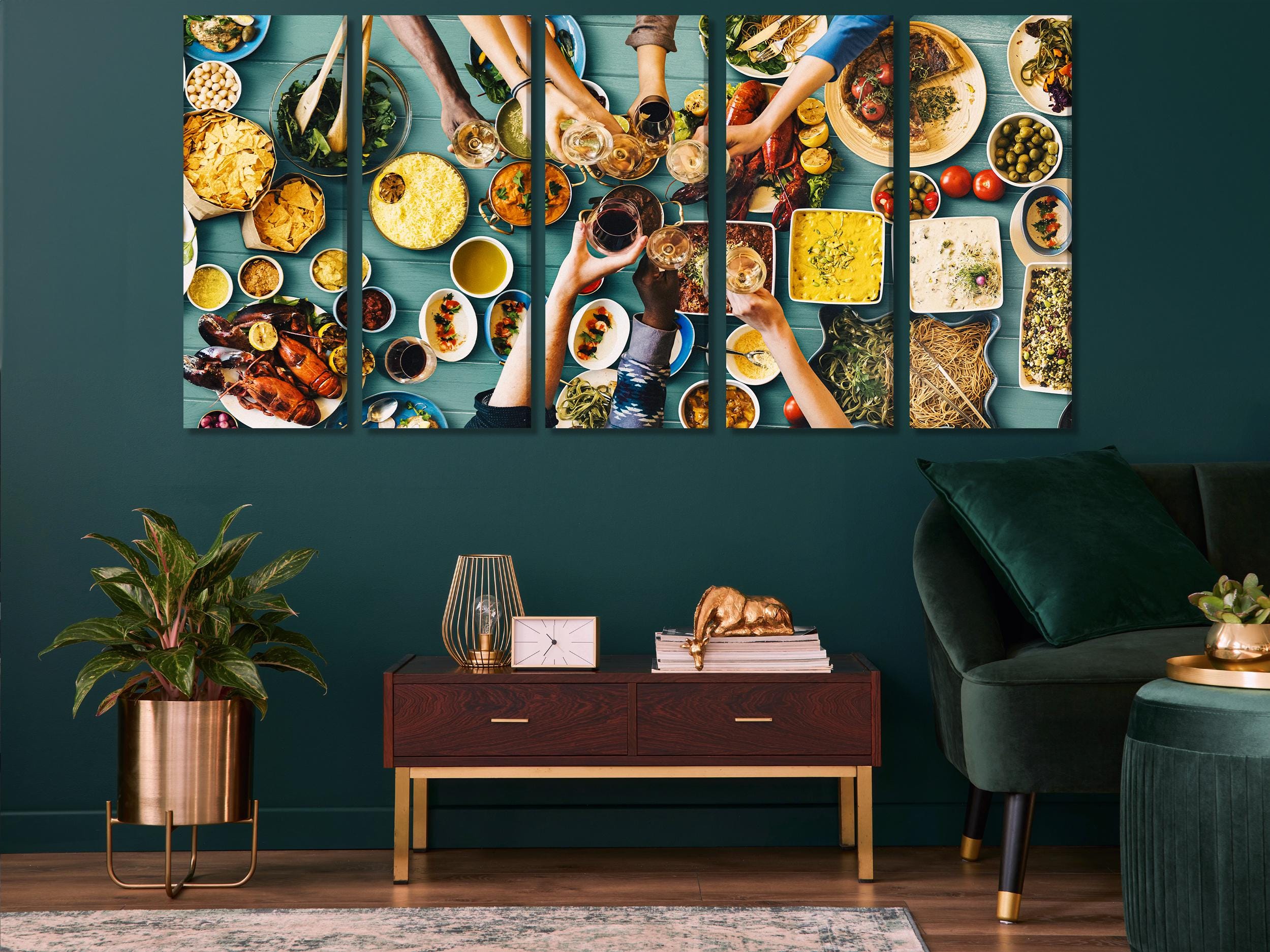 Levendig feest canvas print, grote eetkamer wanddecoratie, kunstwerk van een voedselfeest, kleurrijke kunstprint, culinaire wanddecoratie voor de keuken