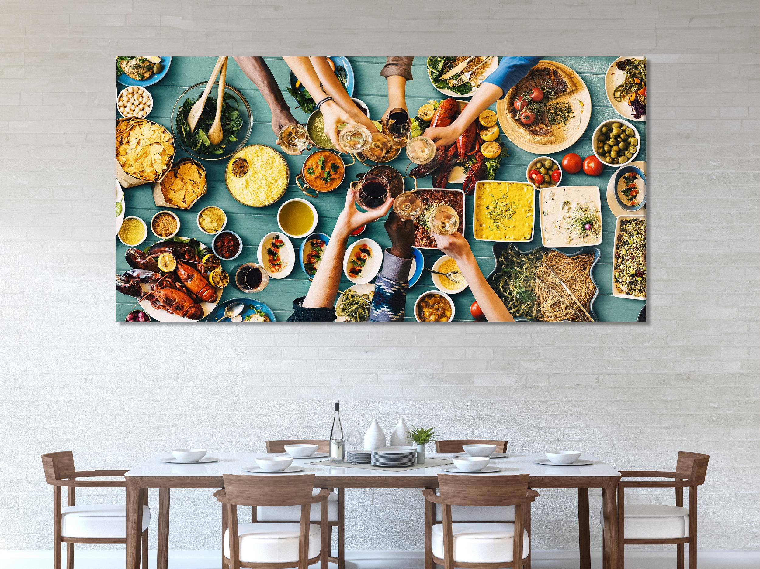 Levendig feest canvas print, grote eetkamer wanddecoratie, kunstwerk van een voedselfeest, kleurrijke kunstprint, culinaire wanddecoratie voor de keuken