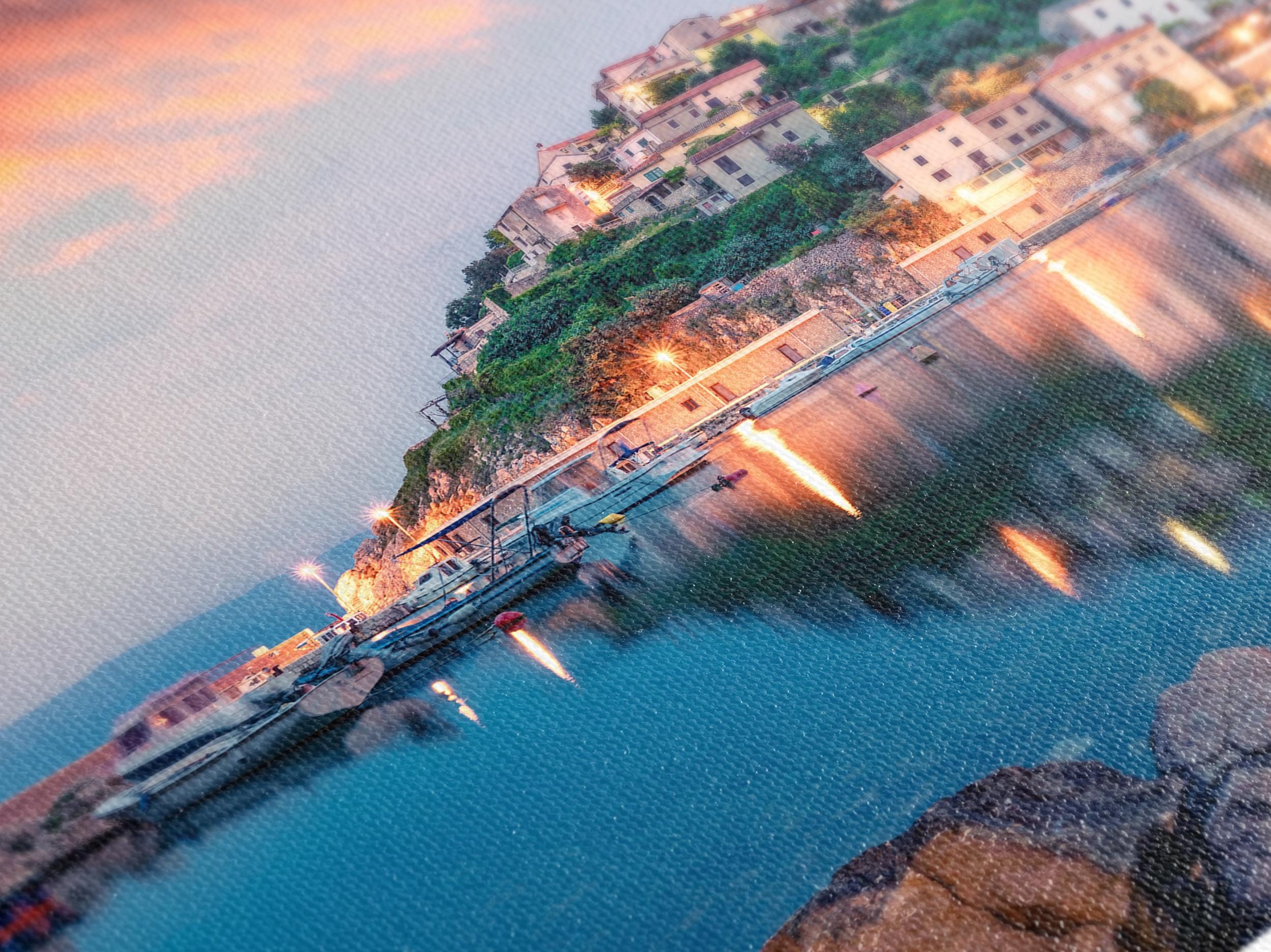 Vrbnik Town Evening Canvas Print – 아름다운 아드리아 해 풍경 벽 예술, 크르크 섬 풍경, 거실을 위한 지중해 장식