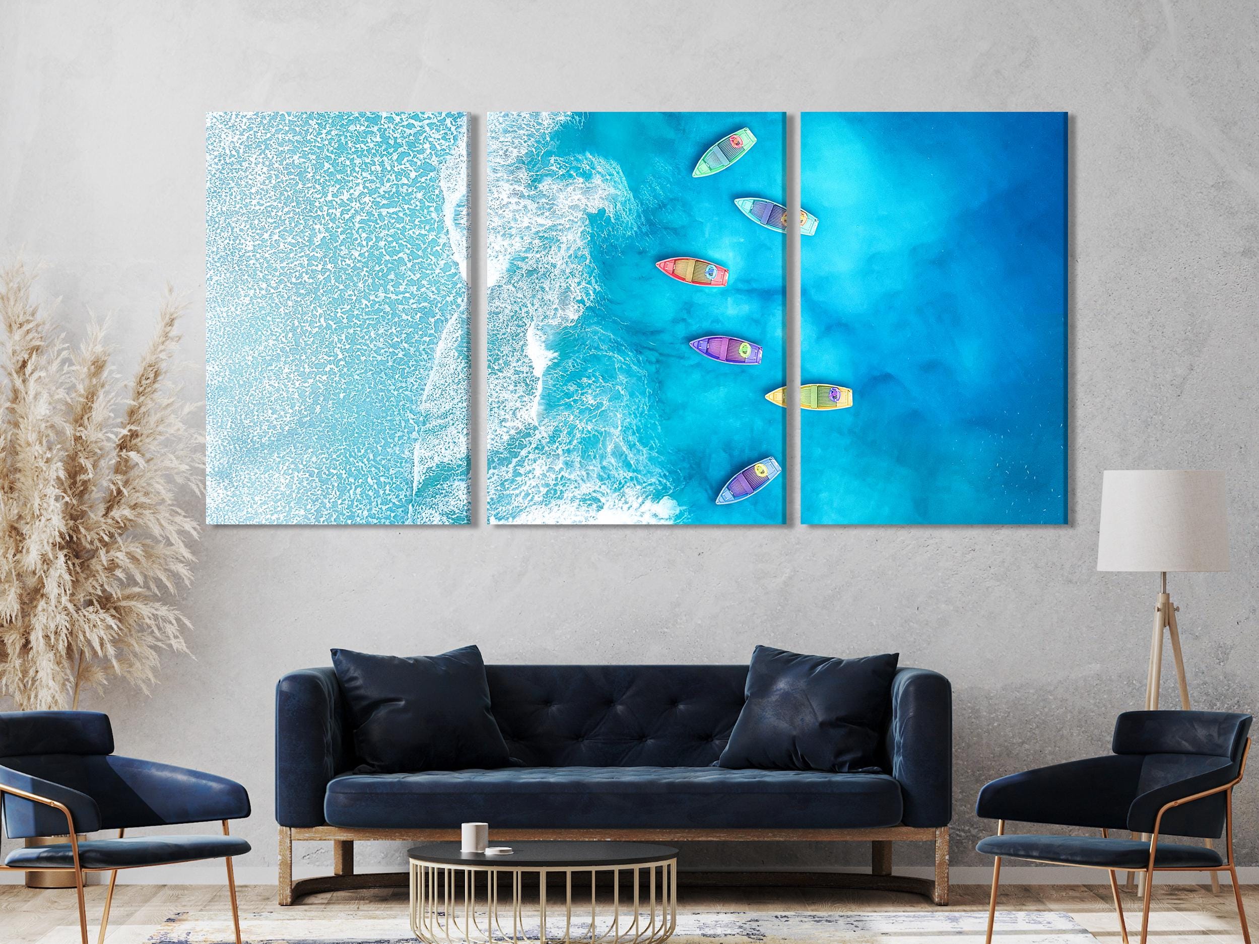 Art mural côtier – Bateaux colorés dans l'océan – Impression sur toile – Vue aérienne de plage – Déco nautique moderne pour salon ou salle à manger