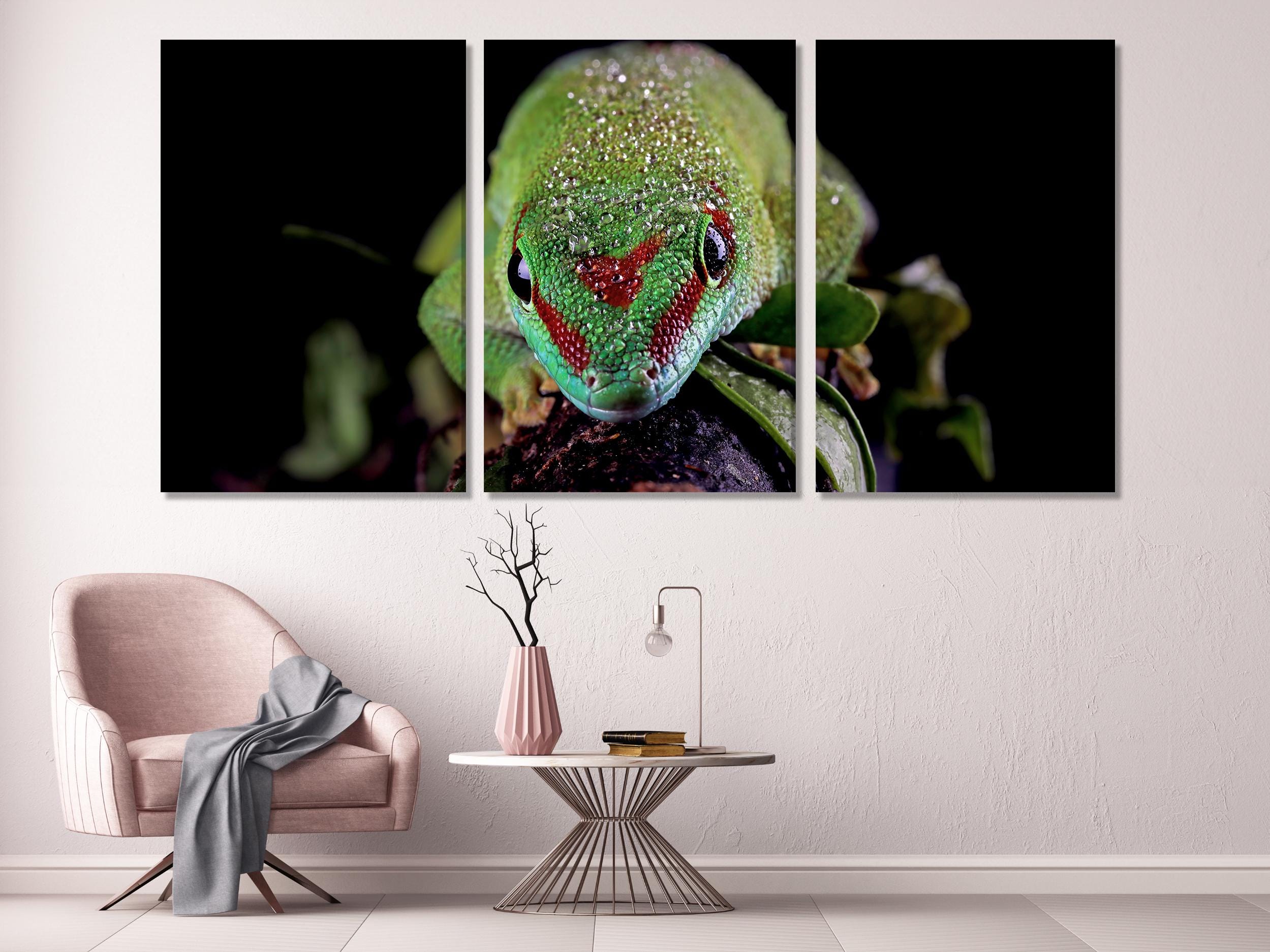 Large Gecko Closeup Canvas Print, Madagascariensis Gecko Wall Art, Oversized Exotic Wildlife Artwork for Modern Nature Decor for Pet Shop