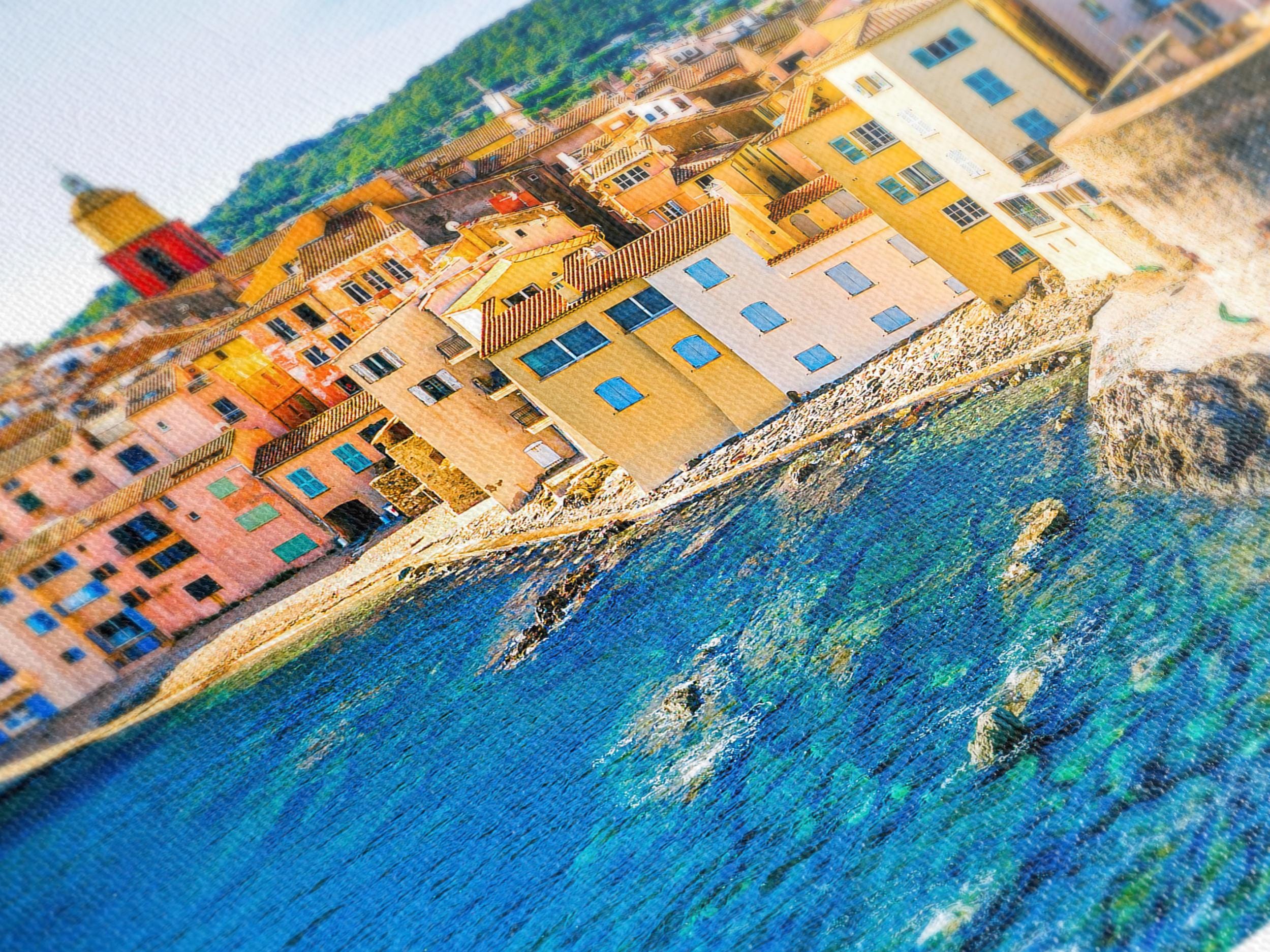 Stampa su tela di Saint-Tropez, grande e colorata opera d'arte murale della Costa Azzurra, opera d'arte costiera di grandi dimensioni per un arredamento vivace per la casa o l'ufficio.