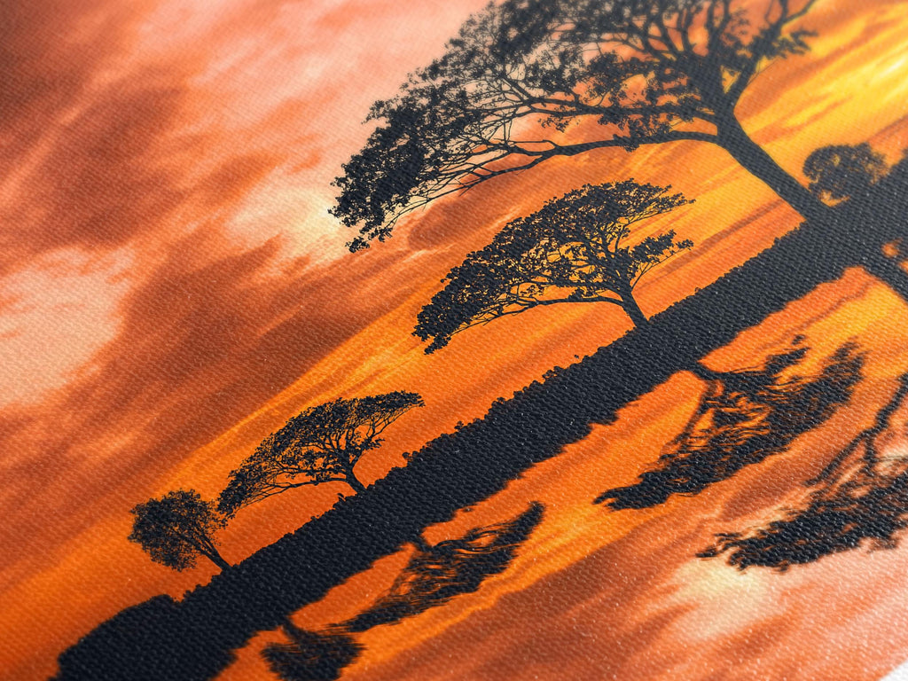 Impression sur toile African Sunset - Silhouette d'arbre murale, paysage du coucher de soleil dans le Serengeti, décoration nature orange vive, grande œuvre murale safari
